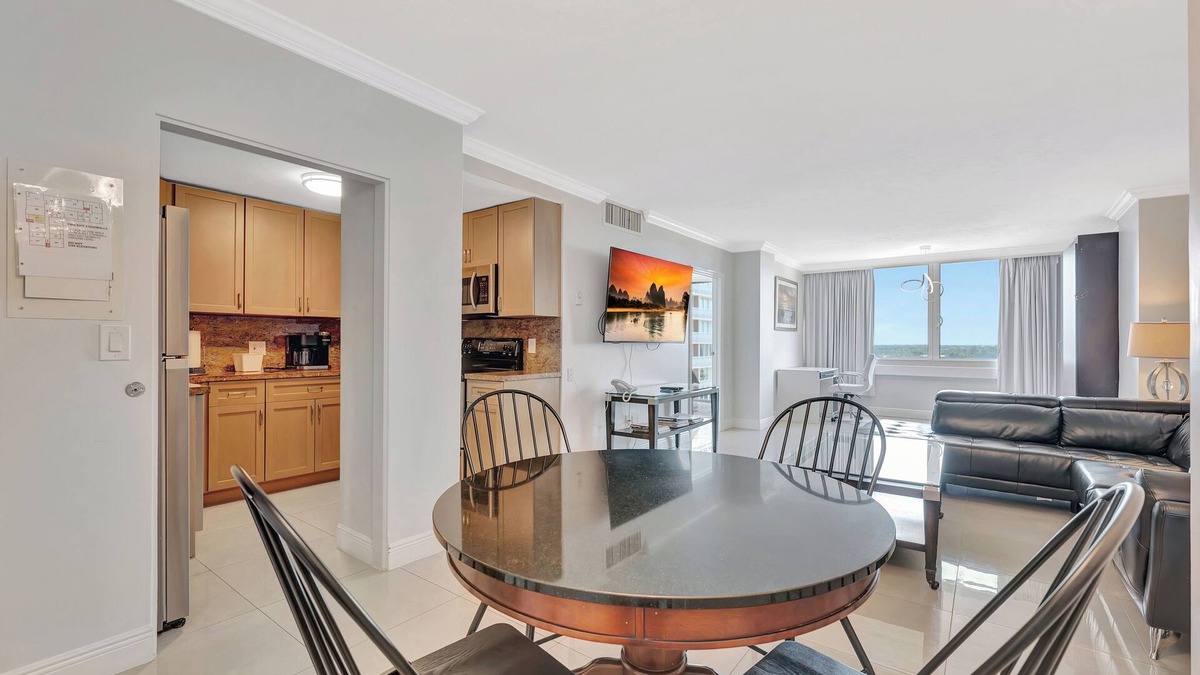 Bermuda Riviera Apartment | Suite on the Ocean with City View
