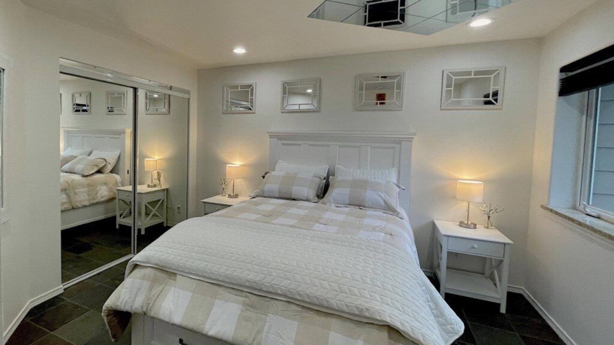 Juneau House | Suite Rock near glacier and Auke Bay harbor -DISCOUNTS ON TOURS!