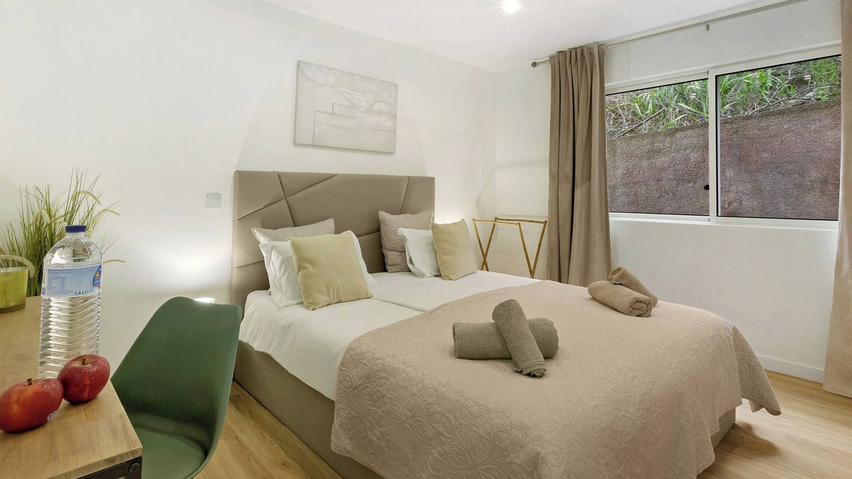 Gaula Apartment | 'Suite' Room with Mountain View, Wi-Fi and Air Conditioning