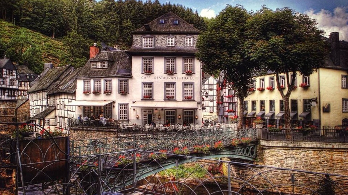 Monschau Hotel | Suite, shower /WC, 2 bedrooms up to 4 pers. - Hotel Horchem GmbH