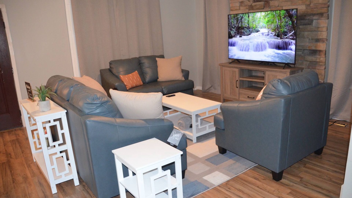 Dothan House | Suite Staycation: 2-story, 4BR/2BA, 2047sq ft home near hospitals & Ft. Novosel
