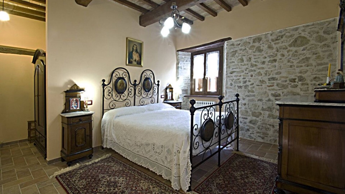 Uncinano Bed & Breakfast | SUITE TWO BEDROOM AND BATHROOM
