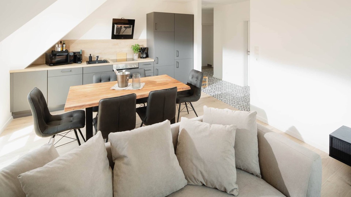 Greetsiel Apartment | Suite West | Seitliche Wasserlage