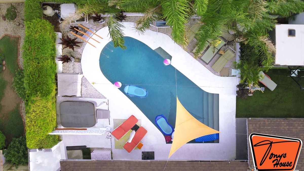 Alhambra Apartment | suite with kitchenette, pet friendly, clothing optional pool, in a gay hotel