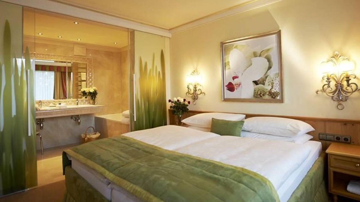 Zell am See House | Suite with shower or bath, WC, balcony - Wellness-Golf-& Genießerhotel