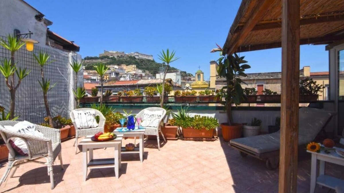 Quartieri Spagnoli Apartment | Suite with terrace San Martino "Case Cosi"