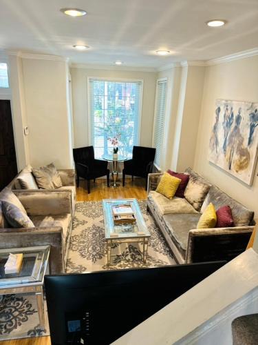 Bloomingdale House | Suites at V Street