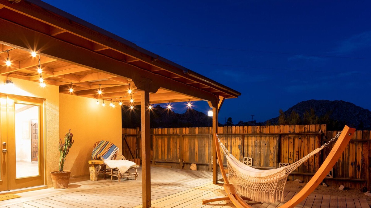 Monument Manor House | 🌵 Sukha Life Retreat - Beautiful Views, Close to JTNP Entrance w/Hot Tub 🌵