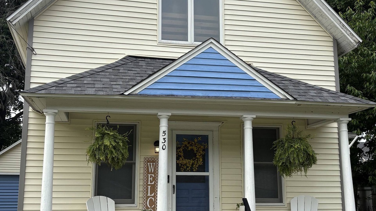 Manistee House | Sullivan Summer House - walk to downtown + beach