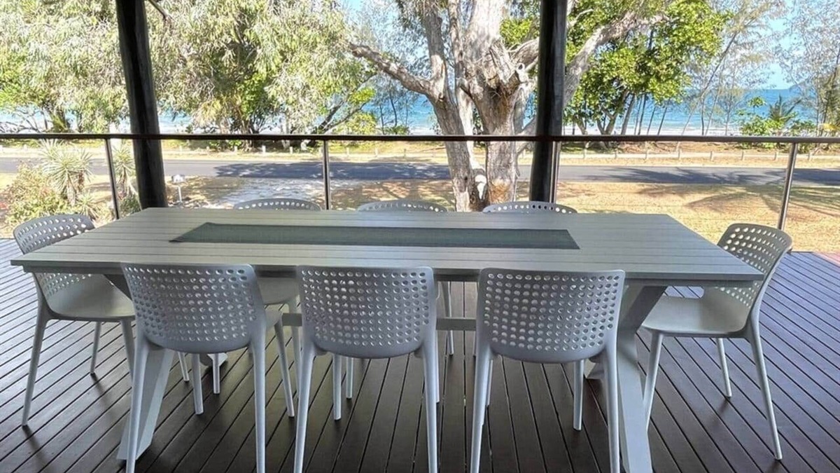 South Mission House | Sully's Beach House - Beach and Ocean Views