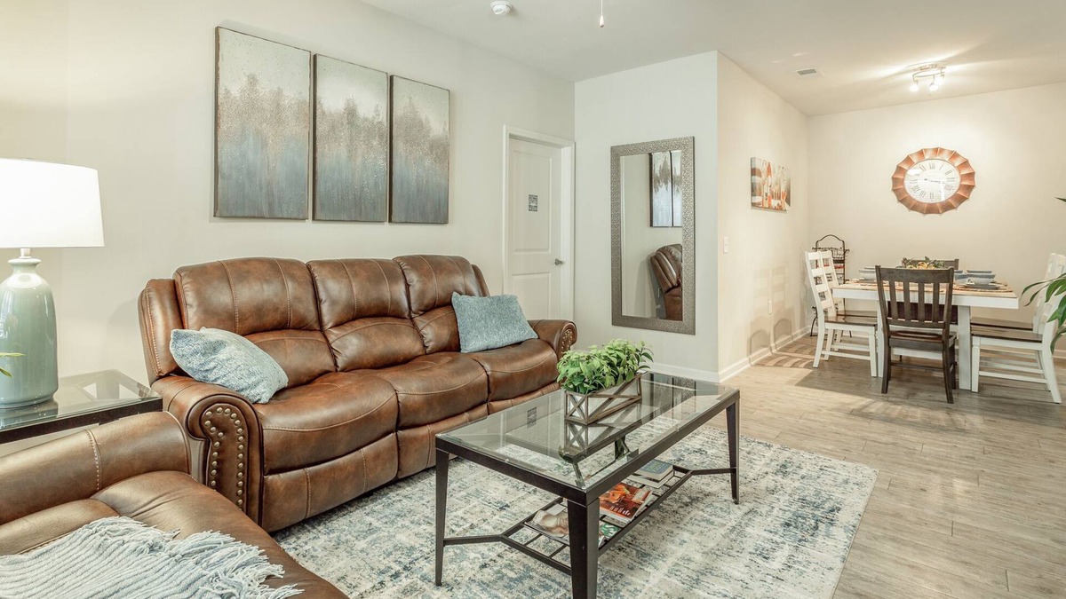 Collegedale Apartment | ✪ Summer Breeze ✪ FREE Parking, Pool & Gym!