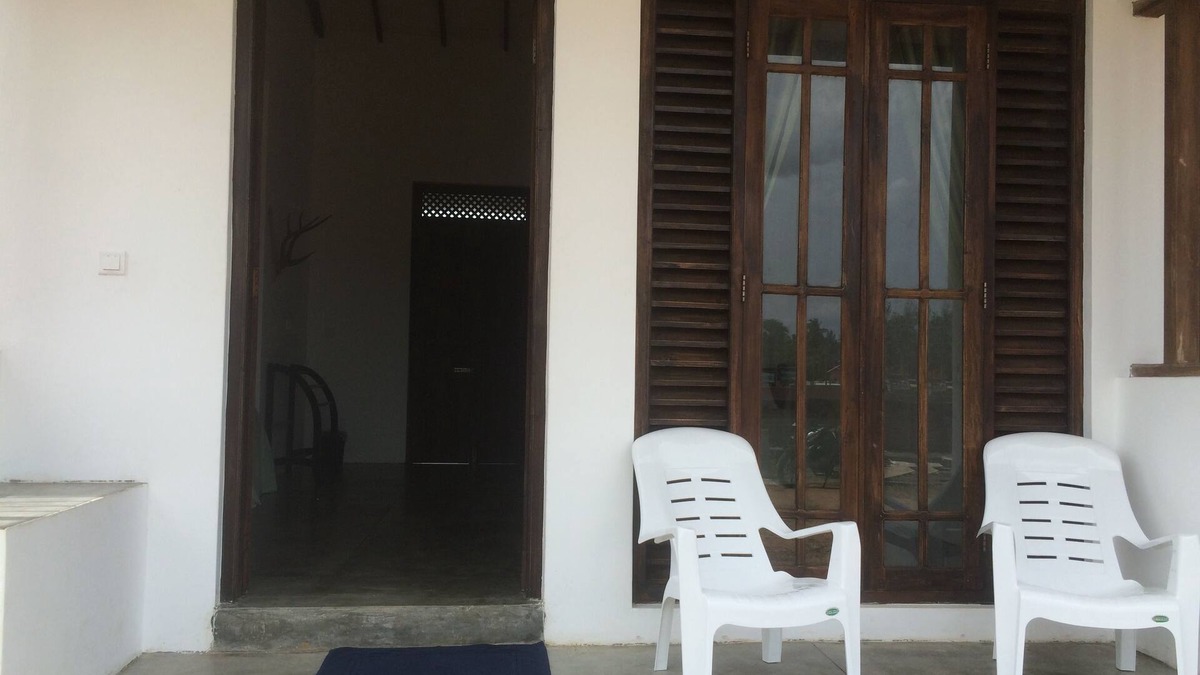 Pottuvil Division 2 House | Summer Cottage