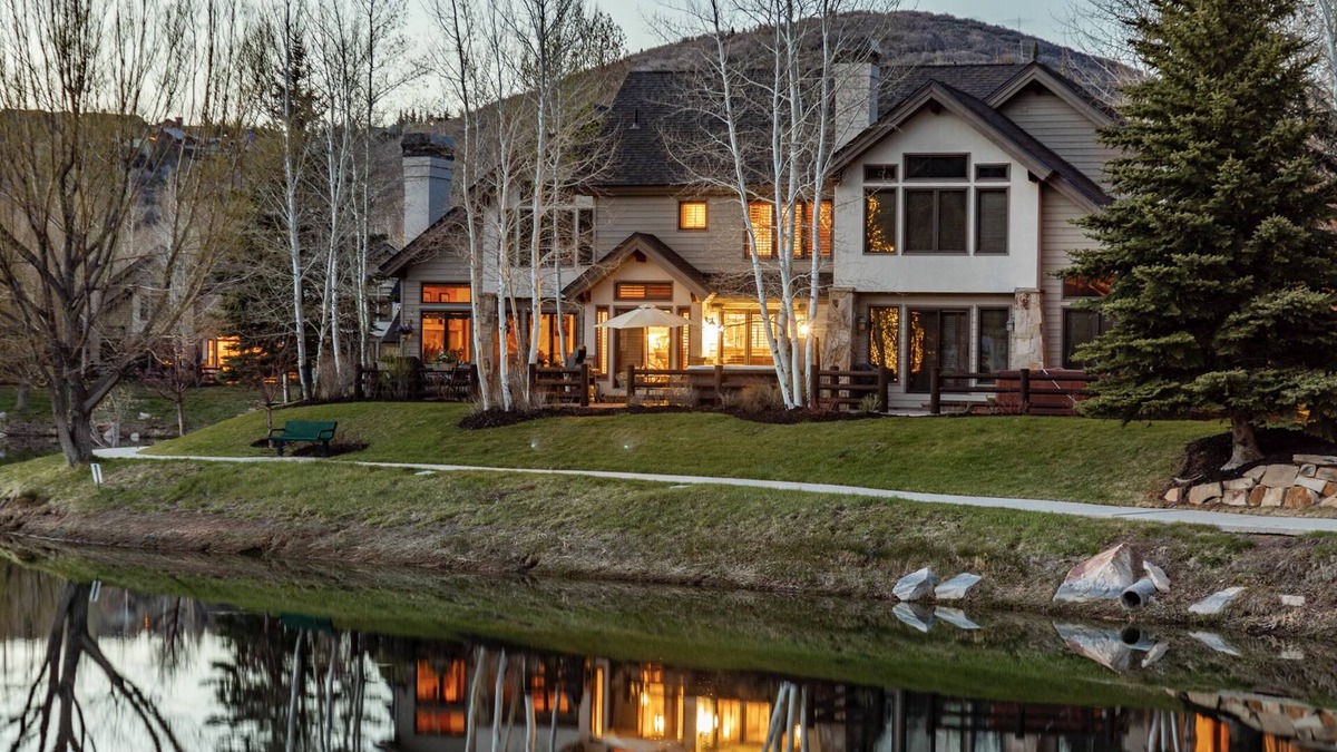 Deer Valley Condo | Summer Deer Valley Retreat Private Hot Tub Lake Views Patio w/BBQ & Seating