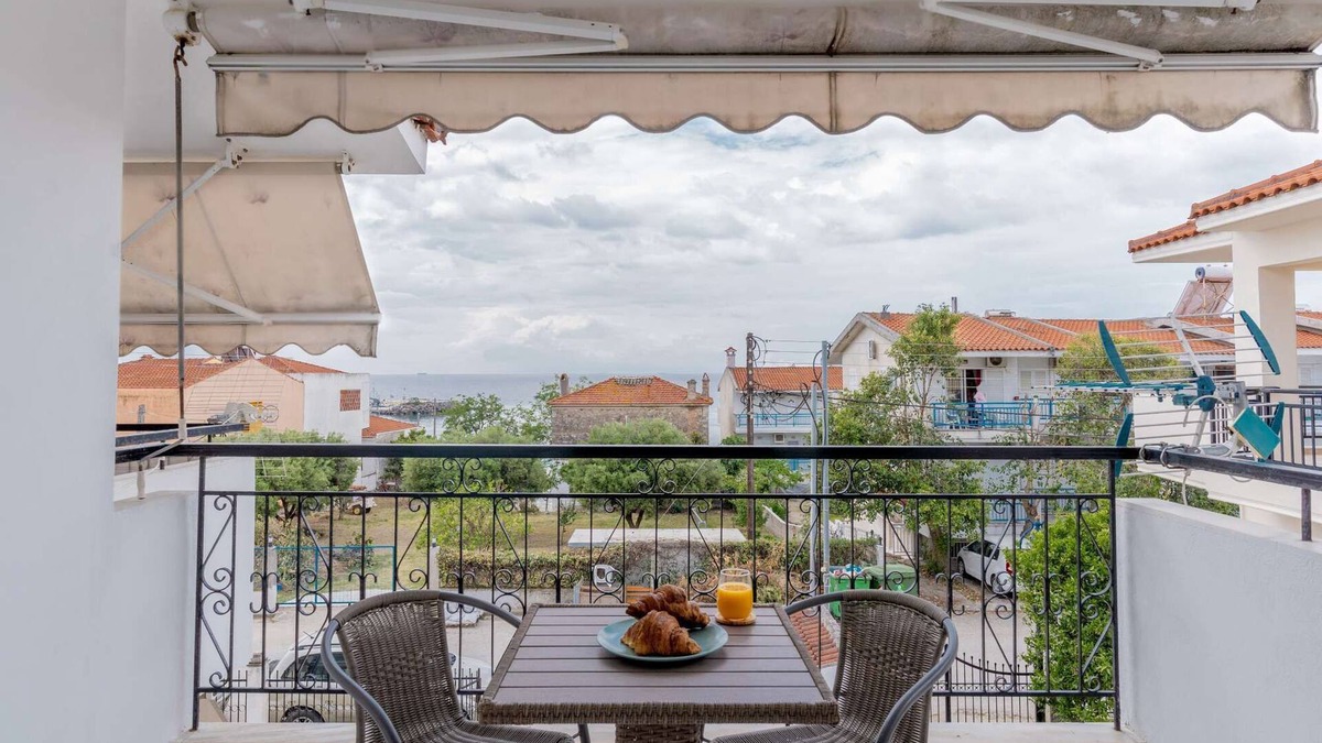 Nea Skioni Apartment | Summer family retreat