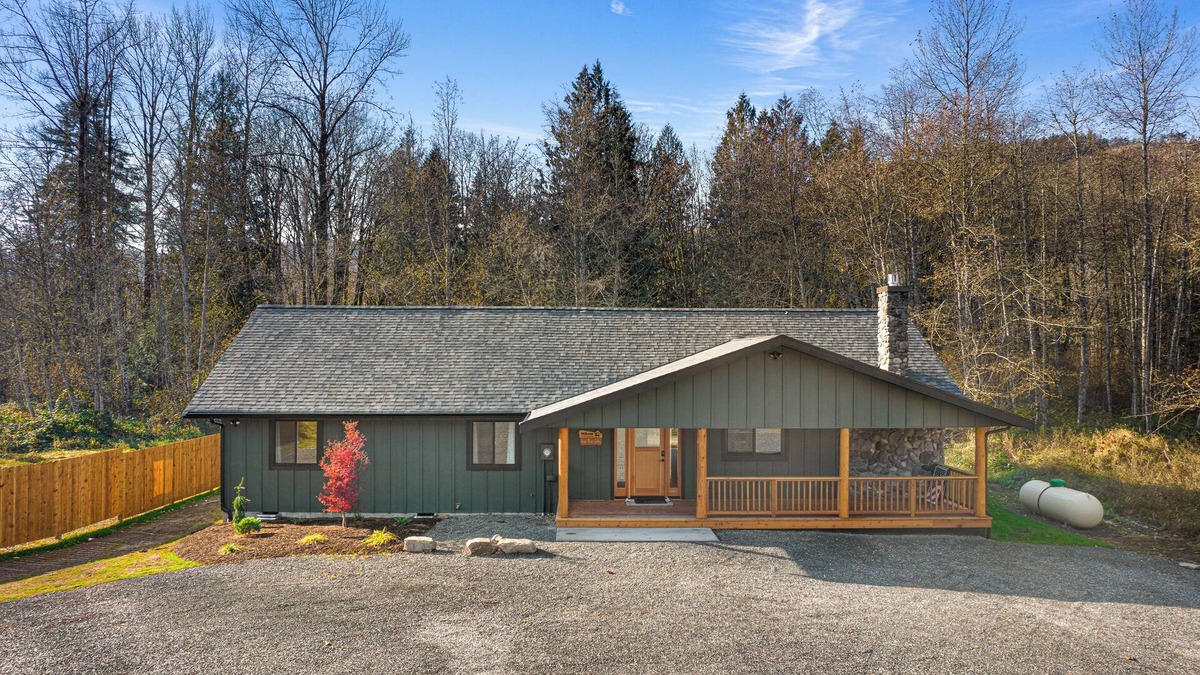 Deming House | Summer Fun On The Nooksack River