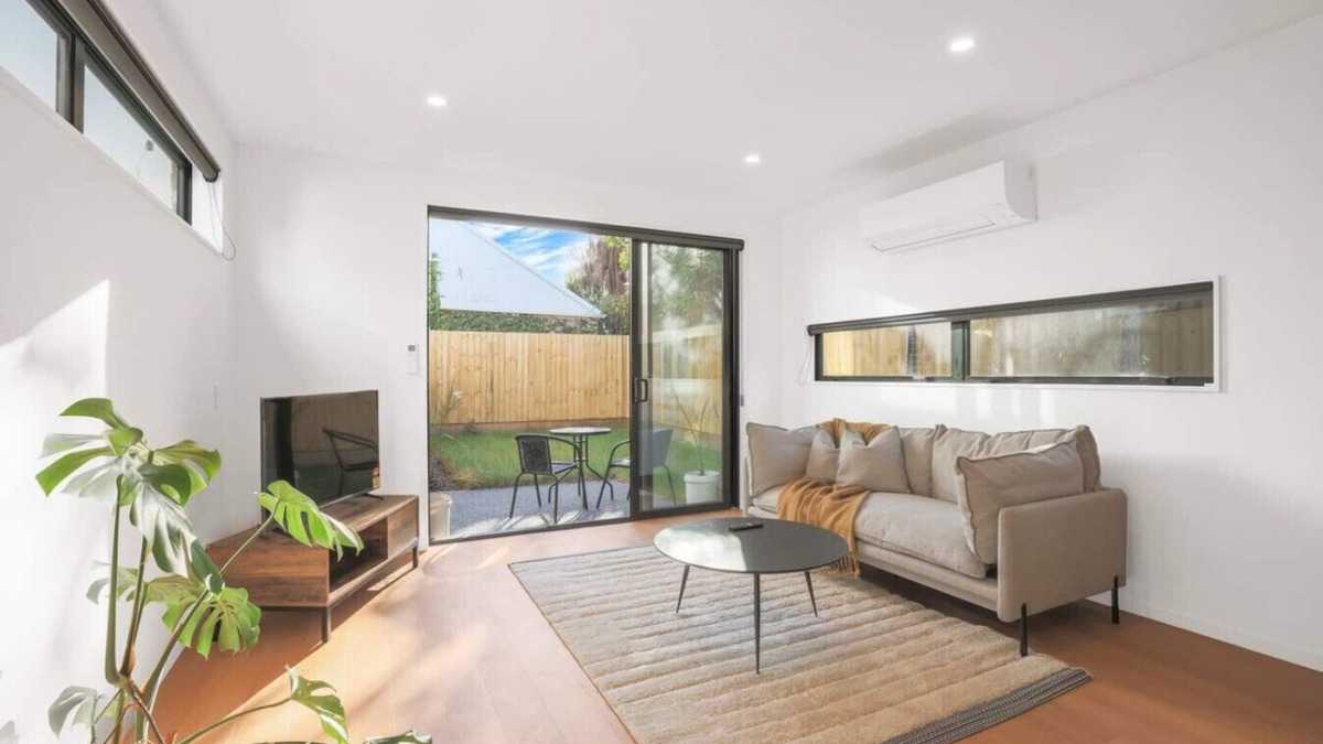 Christchurch City Centre Apartment | Summer fun, Sunny Cosy Sleeps 6 Free Parking