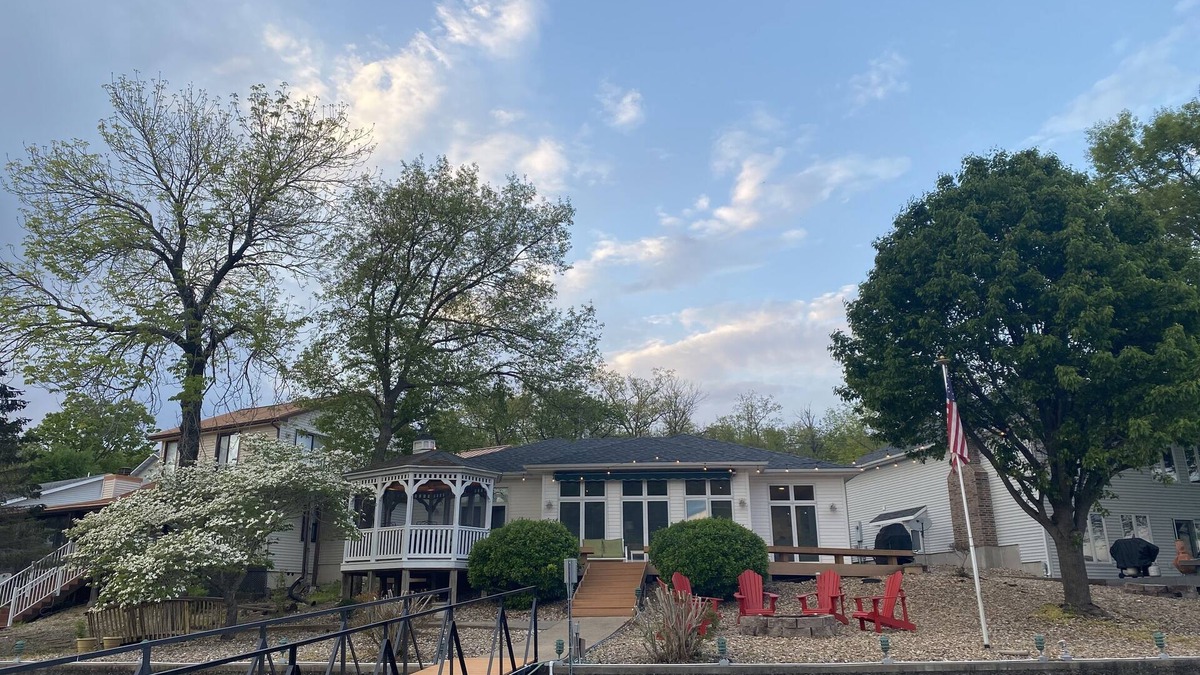 Sunrise Beach House | Summer Fun, Waterfront, Quiet Cove