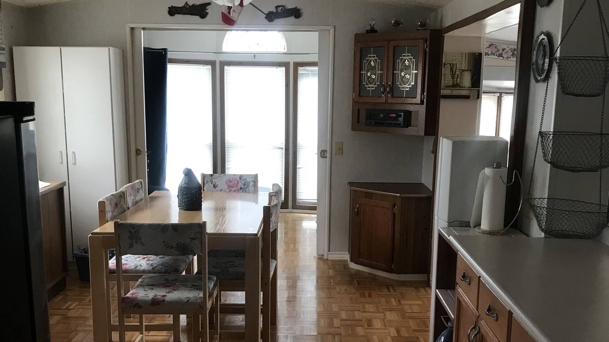 Pefferlaw RV Rental | Summer getaway near Lake Simcoe. Golf course across the street with a restaurant