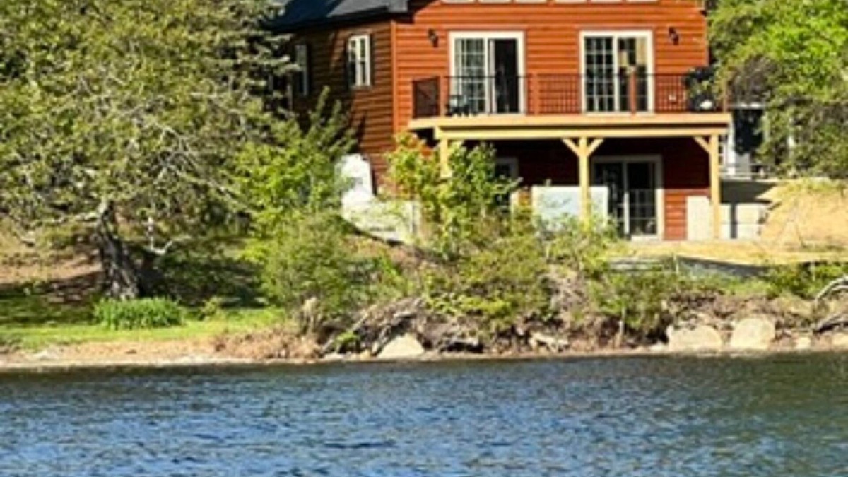 Smithfield Cottage | Summer Getaway on North Pond - Hidden Harlow Lane Retreat