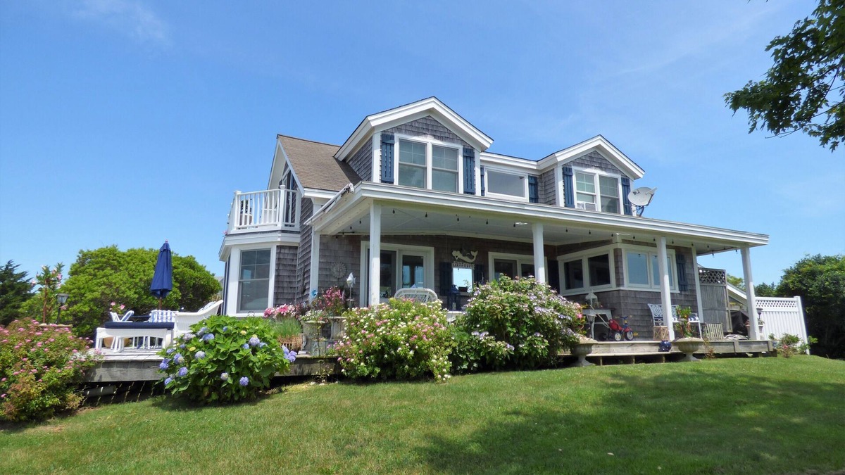 Block Island House | Summer House overlooking the water