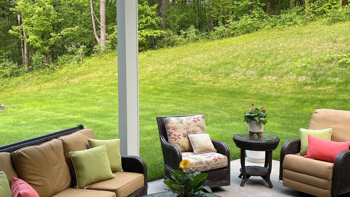 Saratoga Springs House | Summer in Saratoga! Modern Farm House - 5 minutes to it all!
