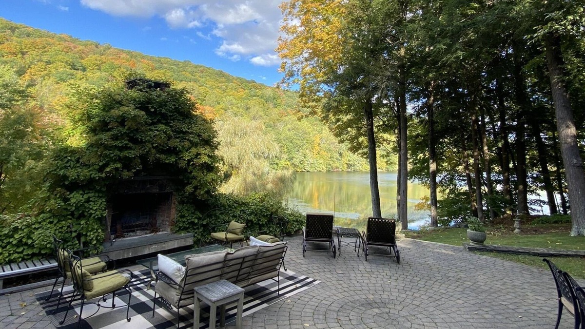 South Salem House | Summer Lake House Rental - the perfect outdoor oasis in Westchester County, NY