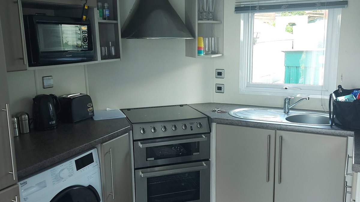 St Leonards-On-Sea House | Summer Lodge Luxury Caravan in Hastings Free Wifi