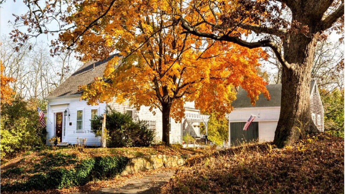 West Barnstable House | Summer on the Cape and cool off! 10% off on all available dates. Send inquiry!