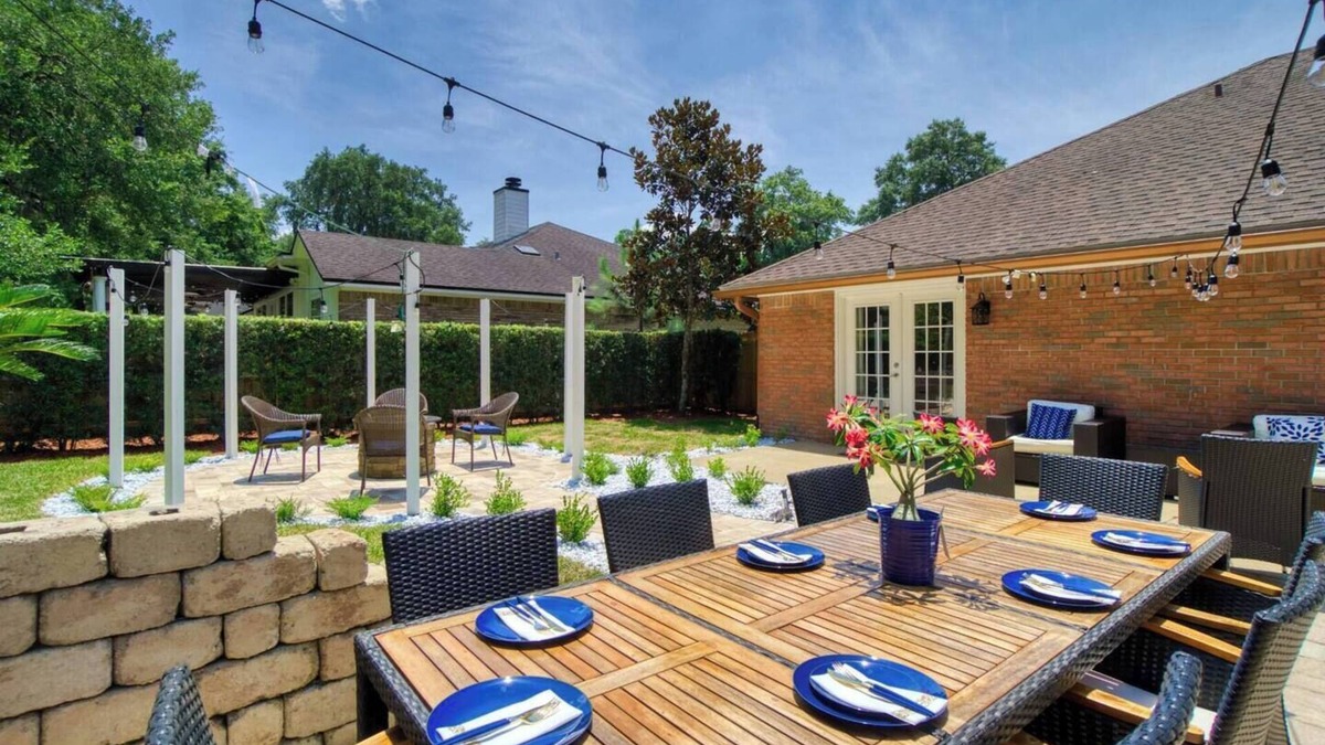 Southside House | ~Summer Recess Sleeps 12 Spa & Beaches~