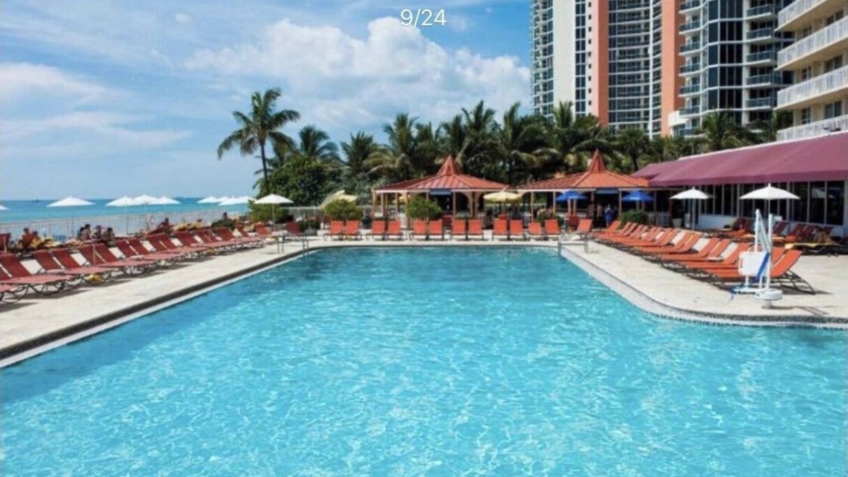 Sunny Isles Beach Resort | SUMMER SALE Waterfront Resort on the beach to relax! Cozy Great remodeled apart
