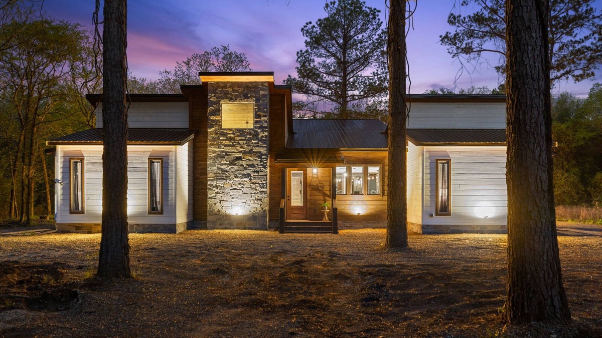 Pickens Cabin | Summer Specials: 4 King Master Bedrooms - Bunkhouse - Sleeps16+