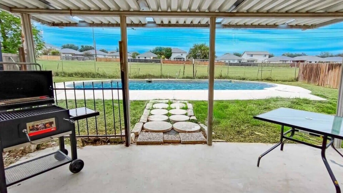 West San Antonio House | Summer specials ¡Book now! Five Frks Dr. San Antonio