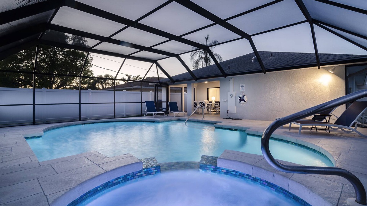 Naples Park House | SUMMER SPECIALS! Luxury Home, Stunning Large Pool/Spa, Near Beaches, FREE Bikes