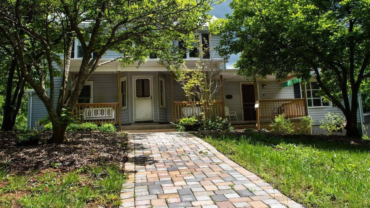 Rileyville House | Summer Specials on Country Home Close to Scenic Attractions and Massanutten Mts.