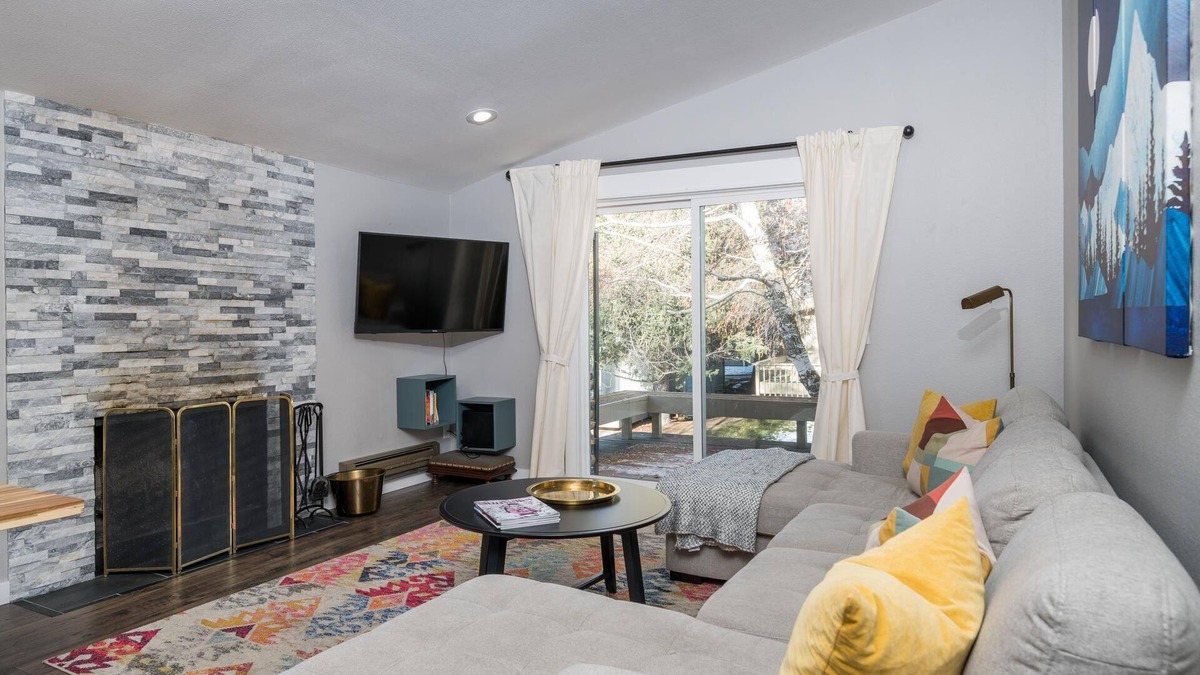 Sun Valley Condo | Summer Stays Available! 2-Bedroom Elkhorn Condo with Shared Pool and Hot Tub
