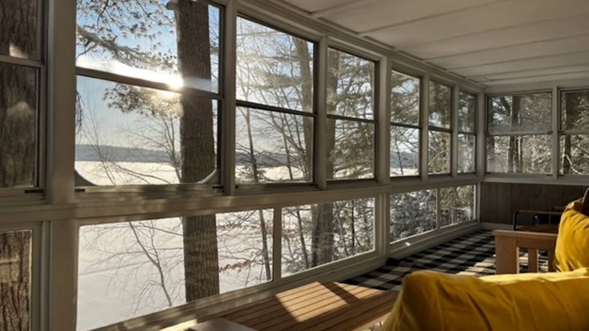 South Casco House | Summer Waterfront Getaway /Dock /New Kitchen