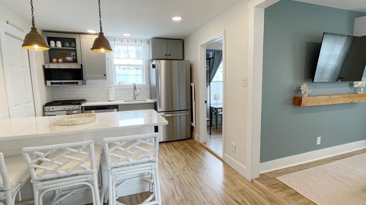 Hampton Cottage | Summer Wind cottage - newly renovated - sleeps 6