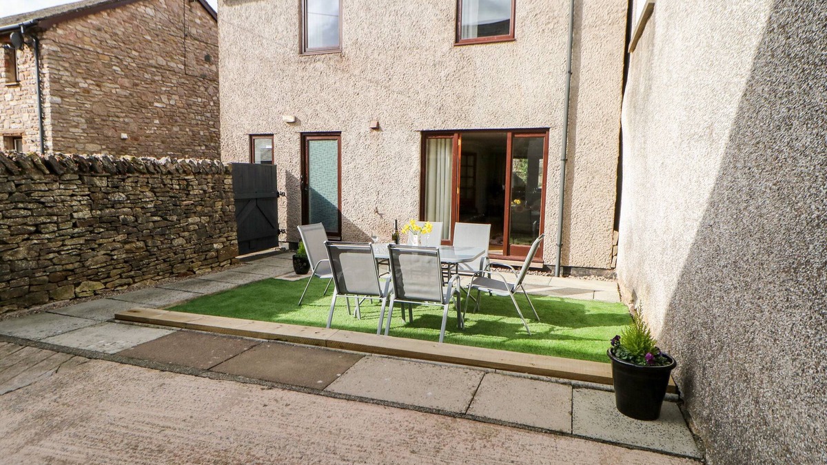 Kirkby Stephen House | SUMMERSEAT, family friendly, with a garden in Kirkby Stephen