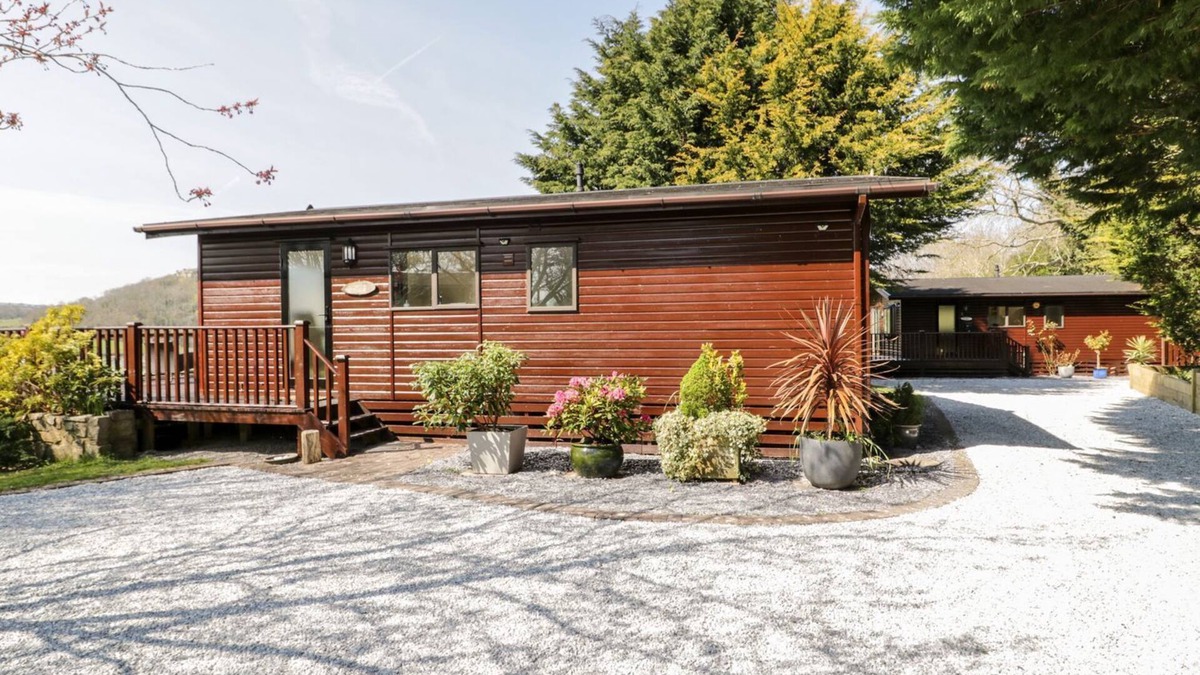 Rhyd-y-foel Cottage | SUMMERTIME LODGE, family friendly, with a garden in Rhyd-Y-Foel