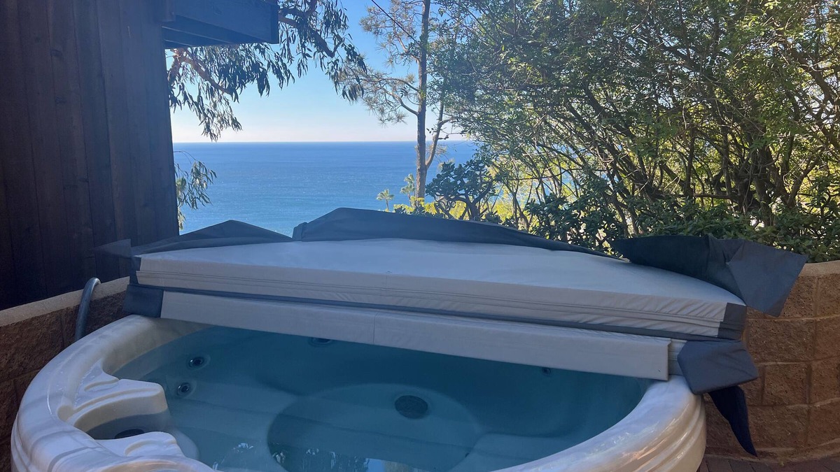 Eastern Malibu House | Summertime Malibu - Private 3 BD Retreat w/Panoramic Ocean Views and Hot Tub