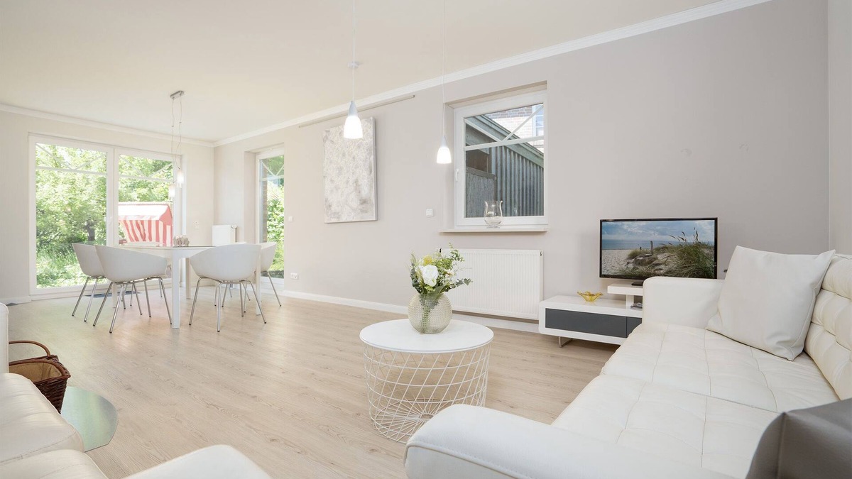 Fissau House | Summertime vacation home with terrace and beach chair in Eutin-Fissau