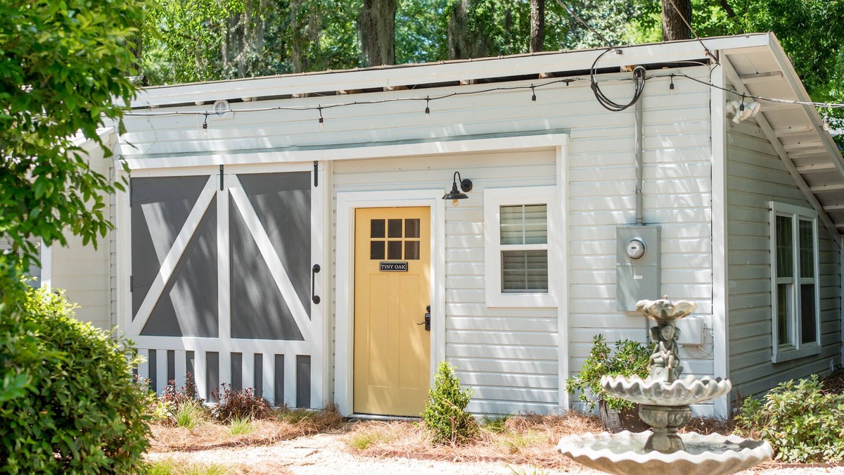 Summerville Historic District Apartment | Summerville’s Tiny Oak Hideaway