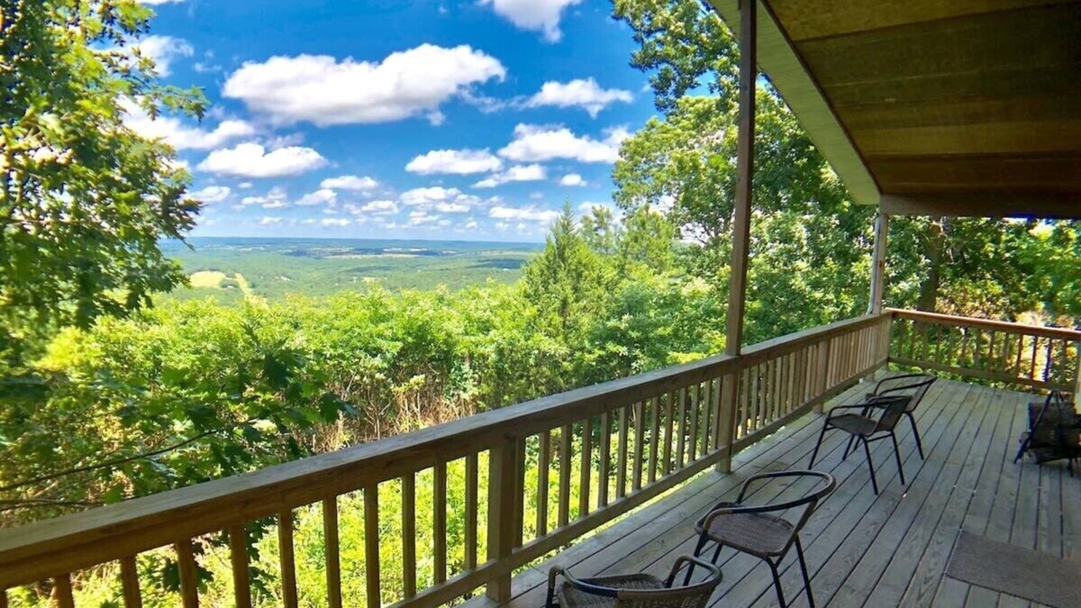 Eureka Springs House | Summit Chalet, Spectacular View of the Ozarks