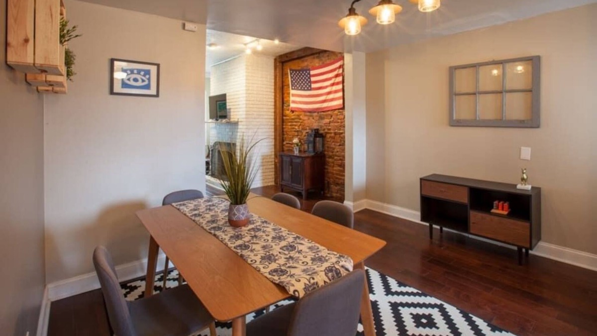 Pittsburgh Apartment | Summit Serenity Retreat – Cozy 2-Bedroom Getaway!