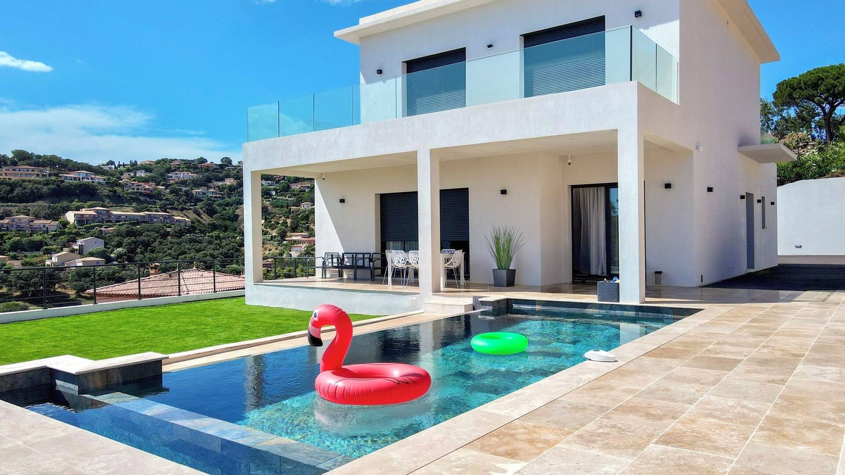 La Nartelle Villa | Sumptuous Contemporary New Villa with Sea and Golf Views