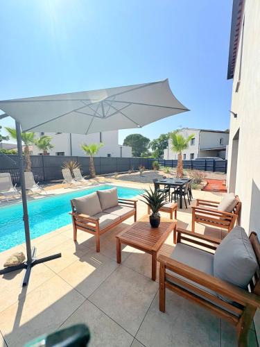 Teyran Villa | Sumptuous villa pool jacuzzi
