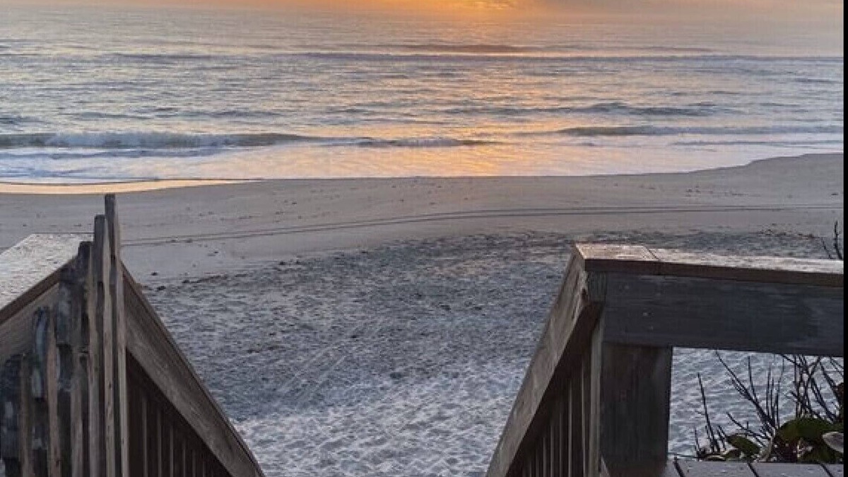 Averill Farms House | Sun and citrus Oasis steps to the beach and a private pier for sunsets🌅💫🍊