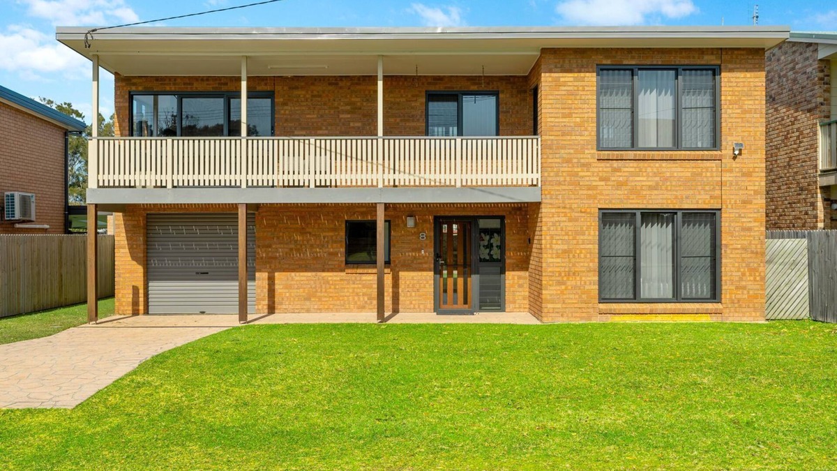 Berrara House | Sun and Sea ~ Radiant haven nestled in the coastal charm!