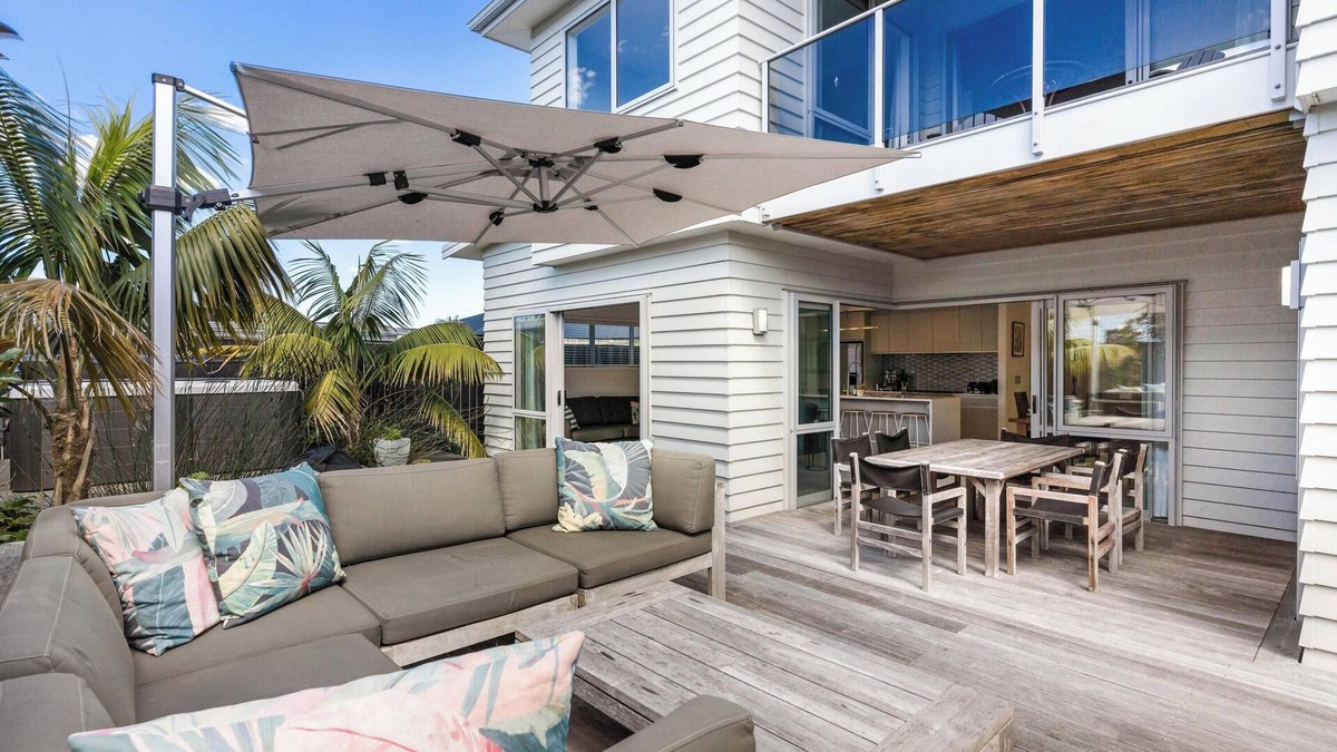 Papamoa Beach House | Sun and Surf Retreat - Papamoa Beach Holiday Home