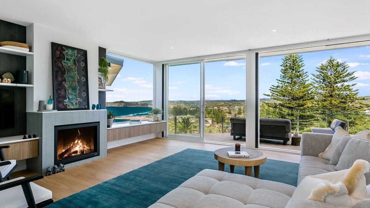 Sydney House | Sun-Catcher with pool AVAIL. Dec + Jan 2024